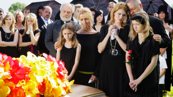 How to Plan a Funeral for a Family Member